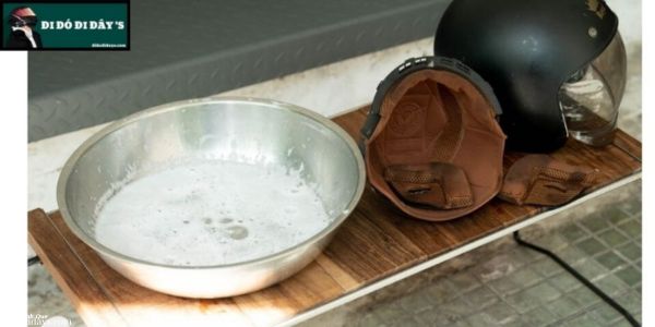 Làm Sạch Mùi Hôi Nón Bảo Hiểm Tại Nhà