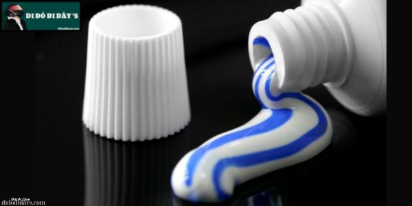 Dùng Kem Đánh Răng