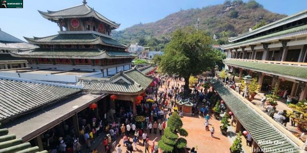 Miếu Bà Chúa Xứ Núi Sam