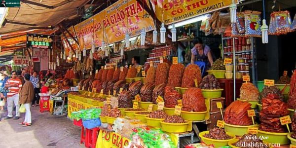 Lạc vào "Vương quốc" mắm và đồ khô