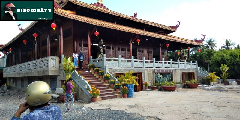 khuôn viên