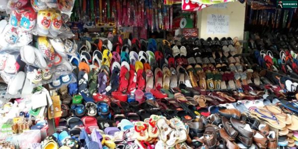 Khu bán dép và giày bình dân chợ Tịnh Biên