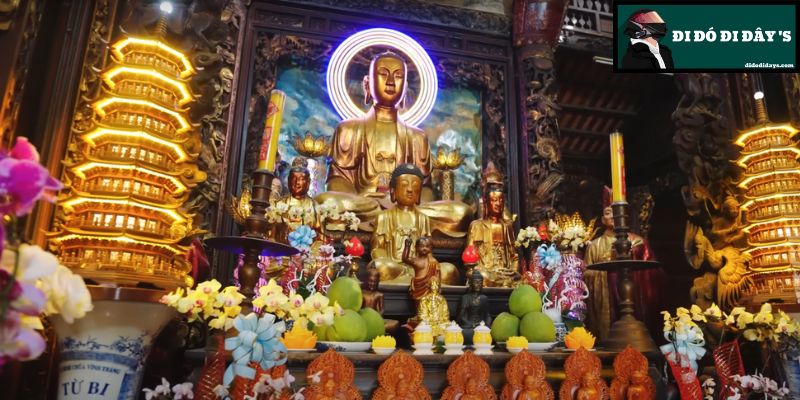 chánh điện vô cùng uy nghiêm