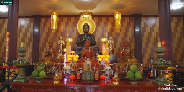 Tầng 2 Đại Hùng Bảo Điện