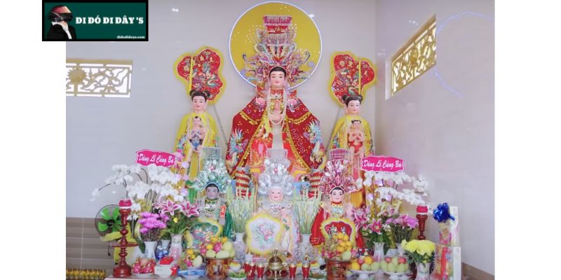 Thánh mẫu cùng 3 vị thánh