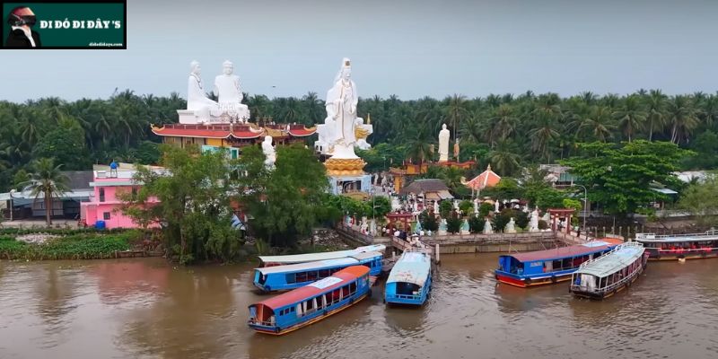 đến chùa bằng thuyền