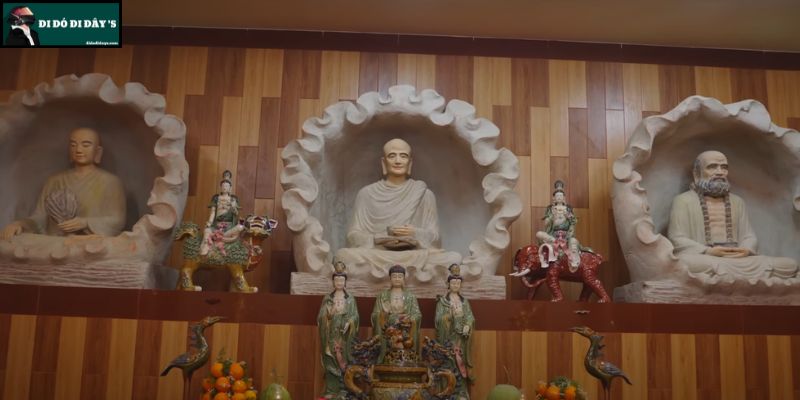 tầng 1 chùa Liên Hoa