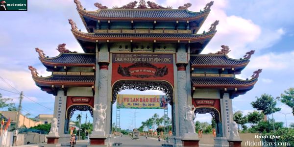 công tam quan Chùa Ngọc Phật Xá Lợi