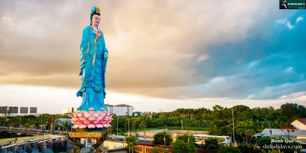 Tượng Quán Thế Âm Bồ Tát cao 32m