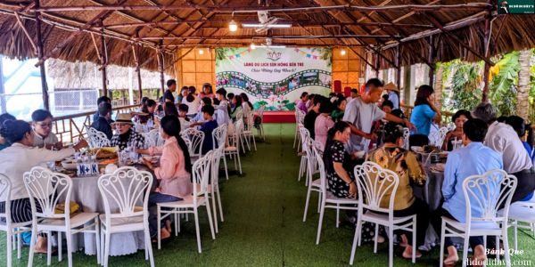 Thưởng Thức Ẩm Thực Tại Sen Hồng