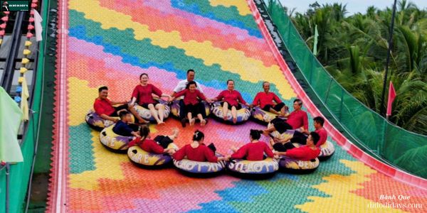 trượt máng cầu vòng Làng Du Lịch Sen Hồng Bến Tre