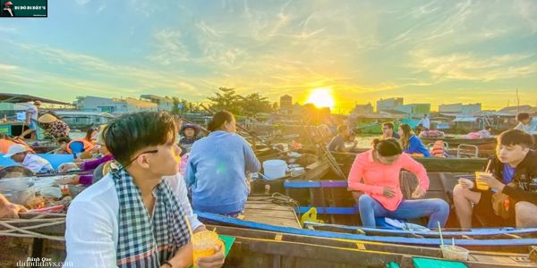 Tham Quan Chợ Nổi Sôi Động Lúc Bình Minh