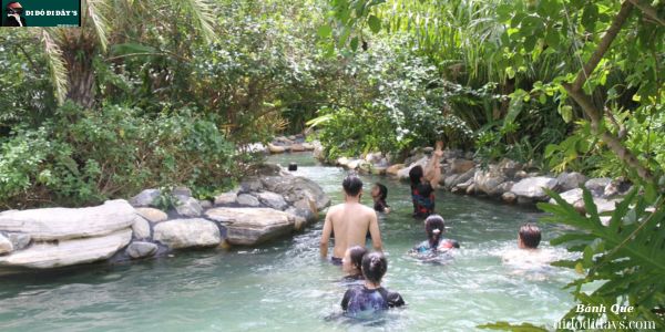 Thả mình trong suối khoáng và thảo dược