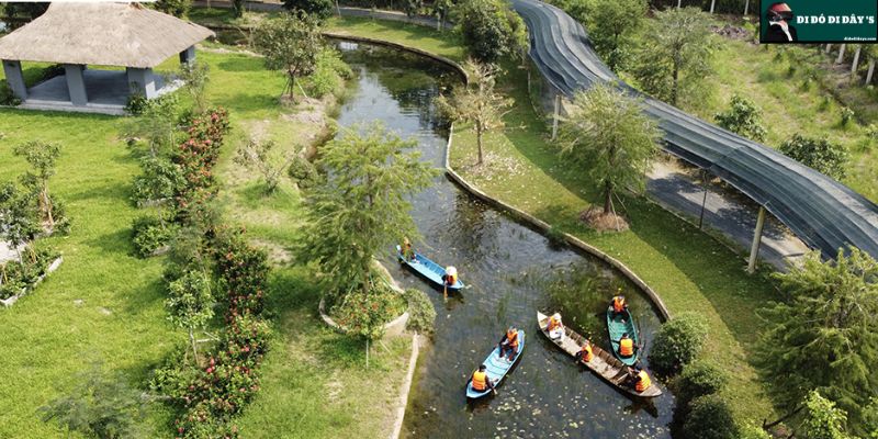 Chèo Thuyền Trên Kênh Xanh