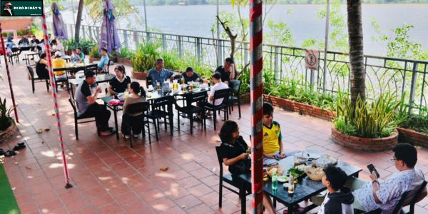 ẩm thực bên bờ sông