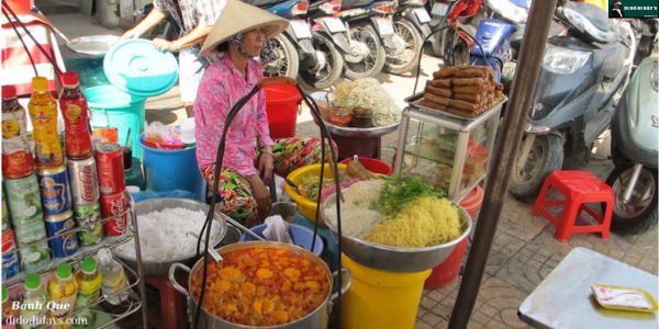 Những Món Ăn Sáng Dân Dã Tại Chợ 'Chồm Hổm'