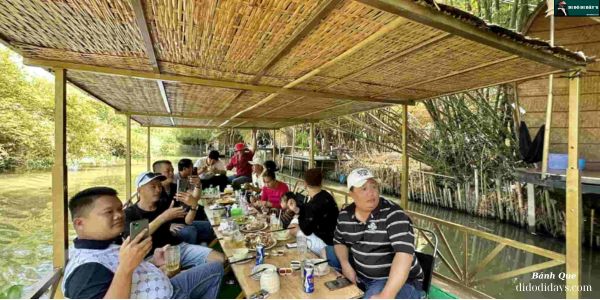 Thưởng Thức Món Ăn Ngồi Trên Chẹt- Trên Thuyền