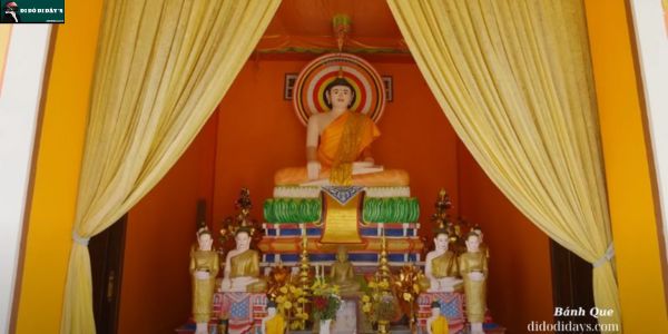 chánh điện Chùa Tà Pạ