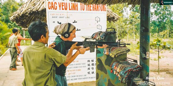 Bắn súng ở địa đạo củ chi