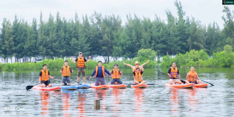 chèo SUP hoặc thuyền kayak
