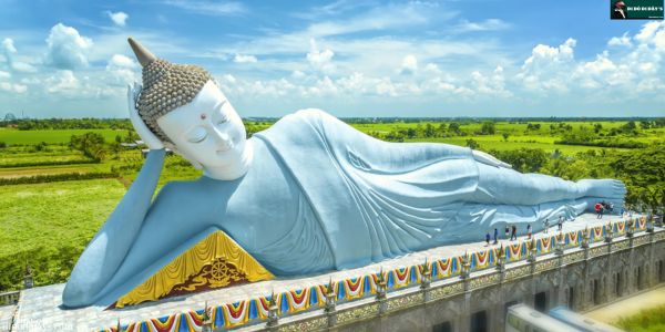 Tượng Phật nhập Niết Bàn tại Chùa Som Rong