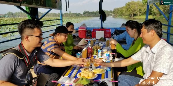 Thưởng Thức Ẩm Thực Miền Tây Ngay Trên Xuồng tại Tràm Chim