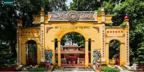 cổng Đền Tưởng Niệm Các Vua Hùng