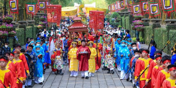 dịp Giỗ Tổ Hùng Vương (10/3 Âm lịch)