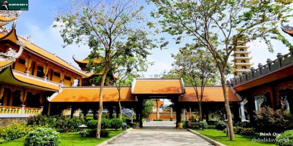 Không Gian Trong Lớn