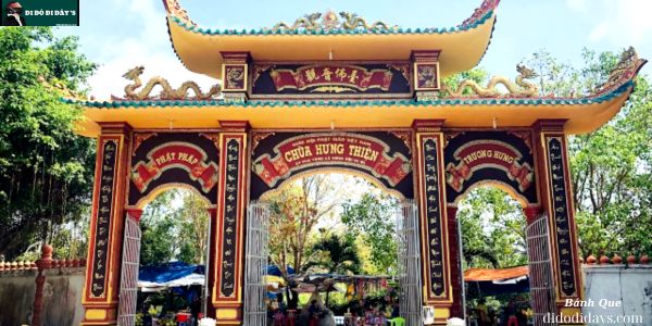 cổng tam quan Chùa Mẹ Đông Hải 