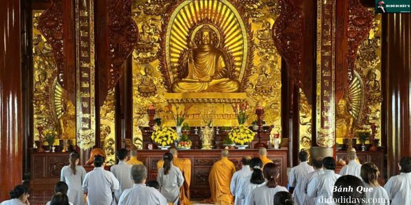 Chánh điện chùa Mẹ Tây Hải