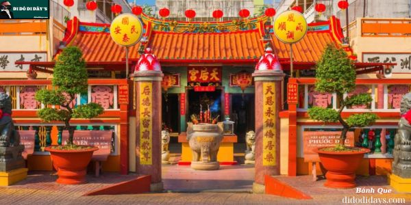 cổng chùa Chùa Bà Thiên Hậu Cà Mau