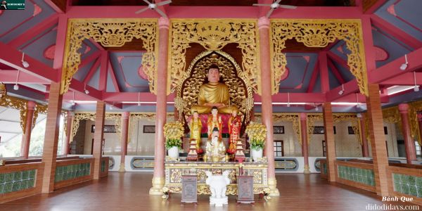 chánh điện tầng 2 
Chùa Linh Châu Cổ Tự - Mẹ Mẫu Bến Tre