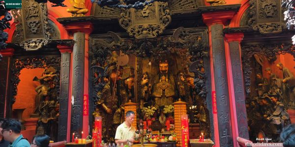 Chùa Ngọc Hoàng Chánh điện