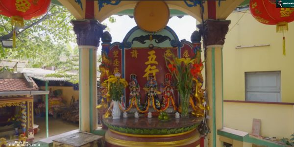 điện thờ bà ngũ hành Miếu Mạch Nước